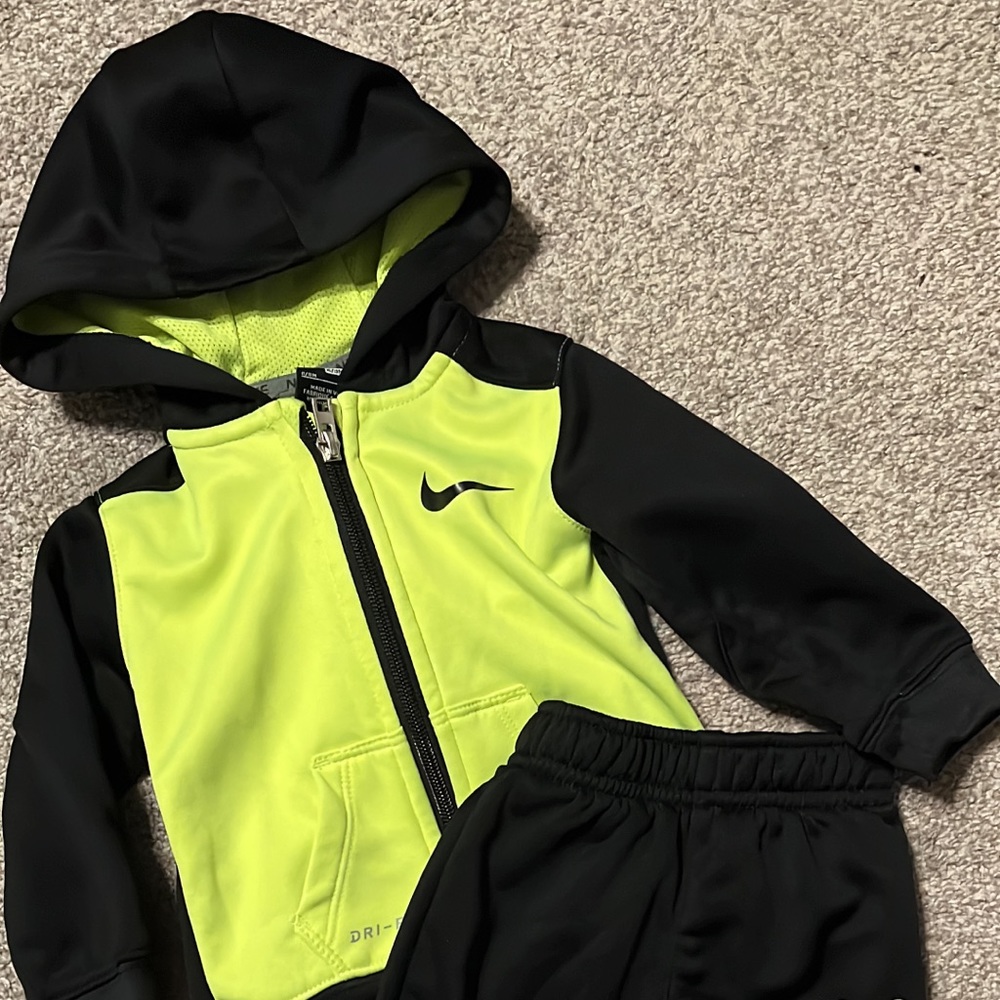 6-9 months Nike set